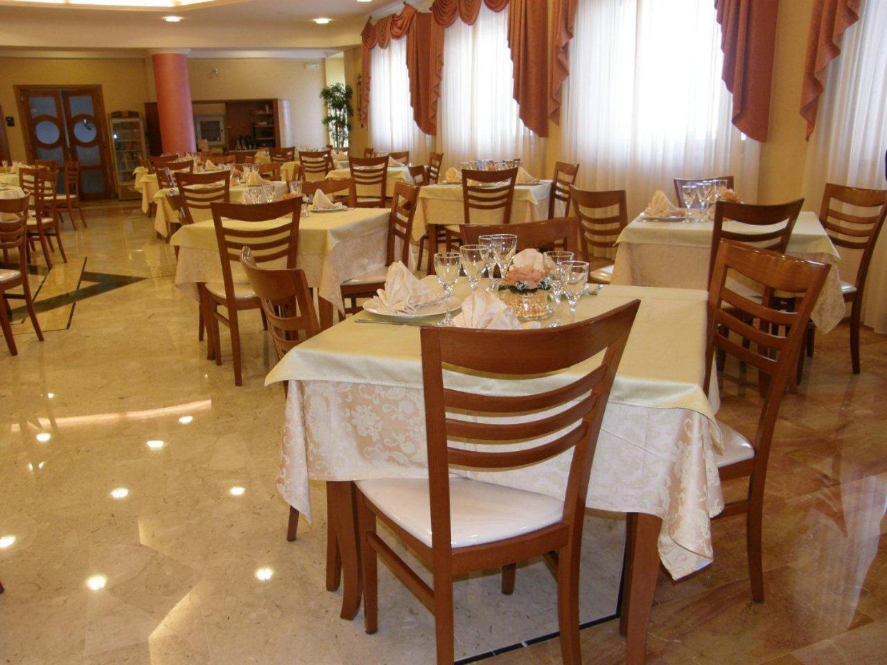 Albergo Casa Del Pellegrino Monte Sant'Angelo Bagian luar foto